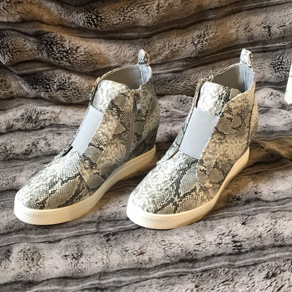 CCOCCI Snake Print Ankle Boots in Gray and White
